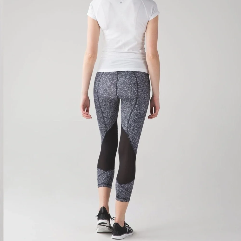 Lululemon Pace Rival Crop Freckle Flower Size 4 - Picture 2 of 8